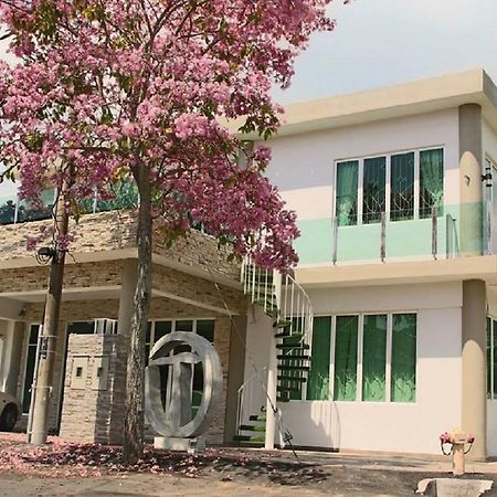 Tropical Villa Kuantan Exterior photo